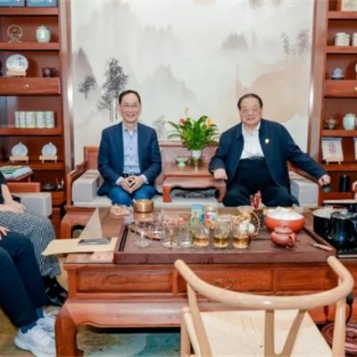 “童心点亮世界：中国童书全球传播峰会--瑞光红枫纳斯达克上市暨全球儿童文学新纪元启动仪式” 在上海举行
