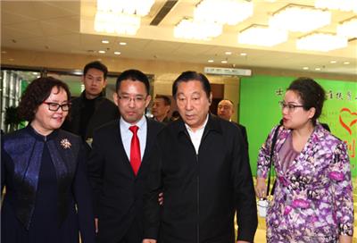 全国政协齐续春副主席出席扶贫成果展
